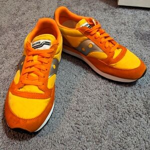Saucony shoes for Men. Orange and yellow.  Size 10. Great condition